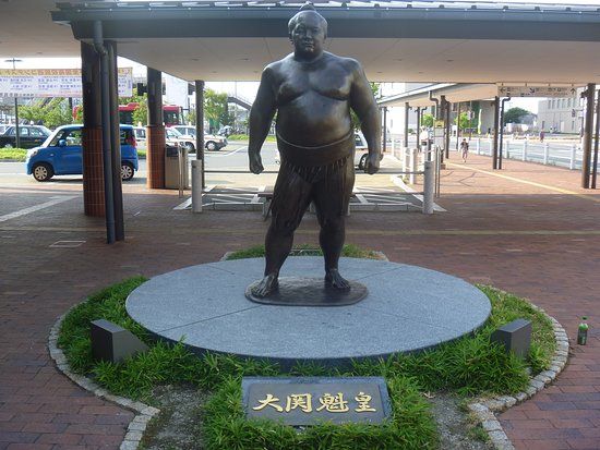 大関魁皇像